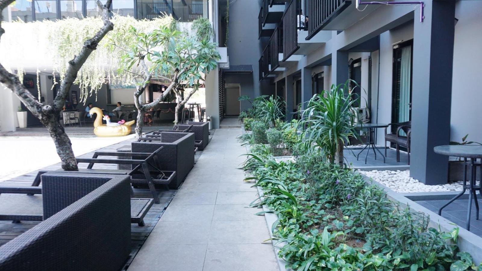 Conjioo Hotel Kuta Managed By Mhm Legian Buitenkant foto