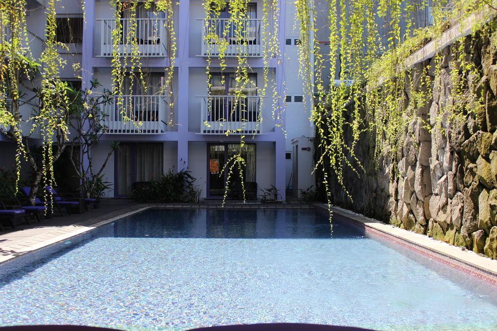 Conjioo Hotel Kuta Managed By Mhm Legian Buitenkant foto