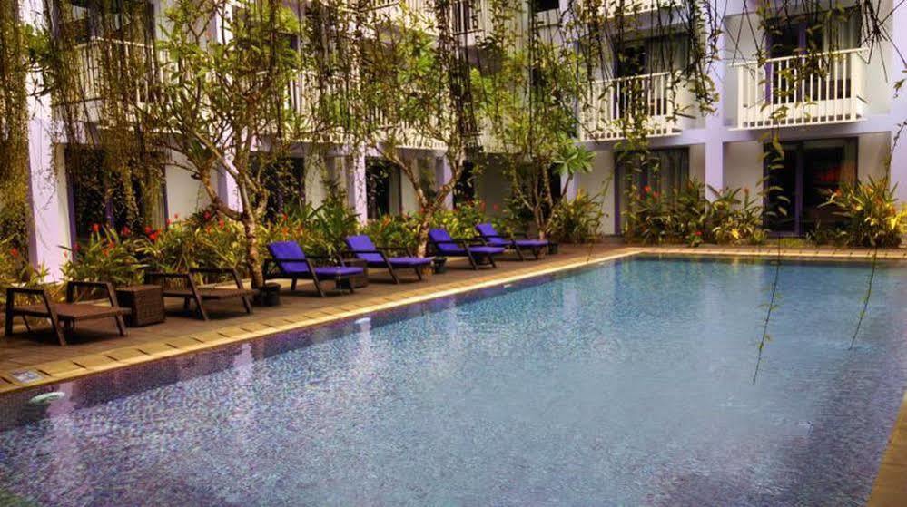 Conjioo Hotel Kuta Managed By Mhm Legian Buitenkant foto